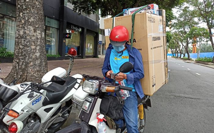 TP.HCM tiếp tục giãn cách xã hội: Shipper công nghệ được di chuyển liên quận, huyện từ 16/8
