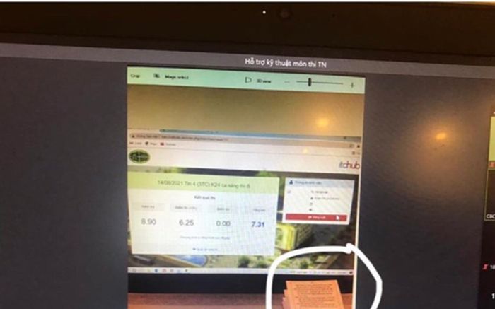 Thi trực tuyến, nam sinh gửi bài cho giảng viên rồi tá hỏa phát hiện điều khủng khiếp ở góc phải màn hình