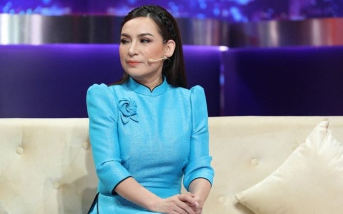 Náo loạn tin Phi Nhung bị nhiễm Covid-19 khiến dân tình hoang mang, phía nữ ca sĩ lên tiếng bác bỏ