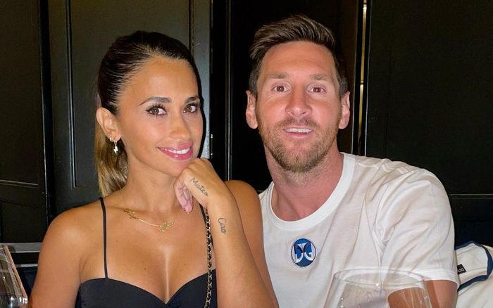 Messi hâm nóng tình cảm với nàng WAGs Antonella