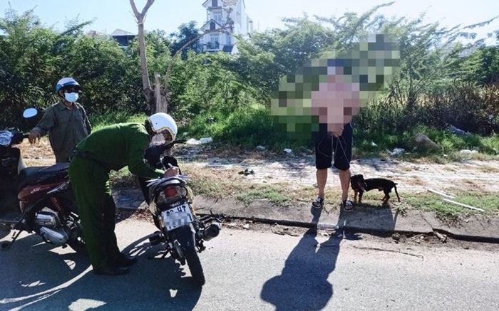 Đà Nẵng: Dắt chó ra đường đi dạo, người đàn ông bị đề xuất phạt 7,5 triệu đồng