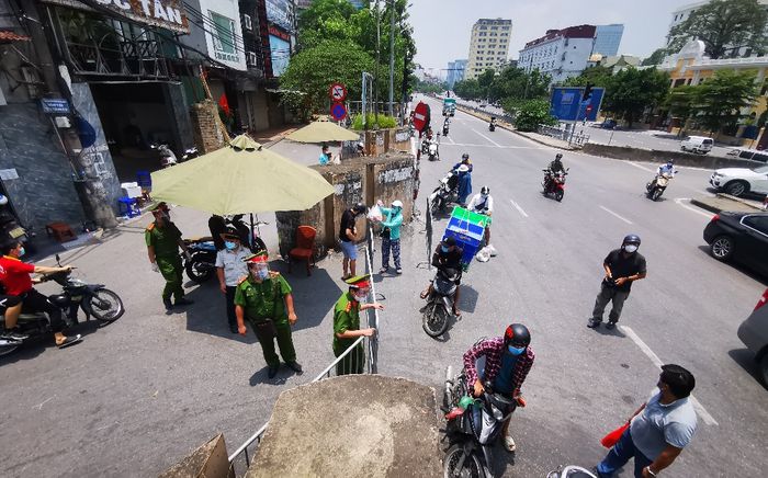 Video: Câu chuyện phía sau những chốt kiểm dịch tại khu vực cách ly phòng chống Covid-19