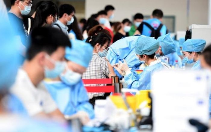 Trung Quốc truy cứu trách nhiệm người để lây Covid-19 do chưa tiêm vaccine