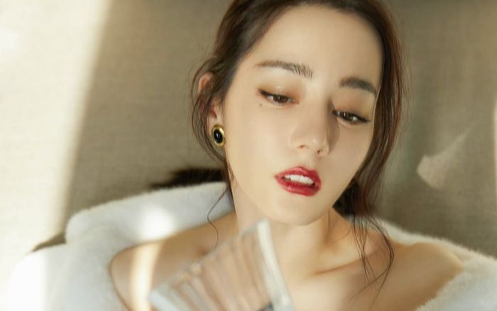 Chuyên gia trang điểm nhận xét nhan sắc Địch Lệ Nhiệt Ba: Thoạt nhìn có vẻ đẹp nhưng ngắm kỹ thì không