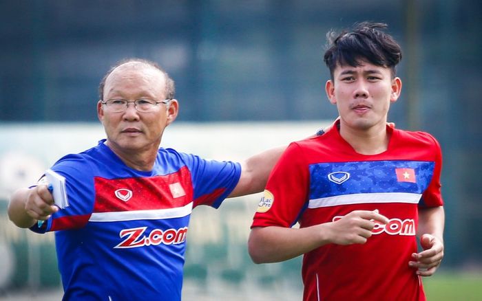 Minh Vương chấn thương dây chằng ngay trước thềm vòng loại World Cup 2022
