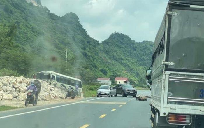 Một người tử vong sau va chạm giữa xe khách và xe máy trên quốc lộ 1 ở Lạng Sơn