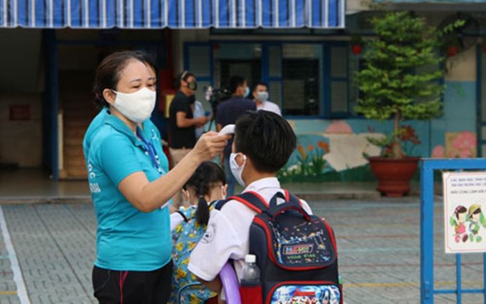 Học sinh tựu trường, tinh giản nhiều môn học