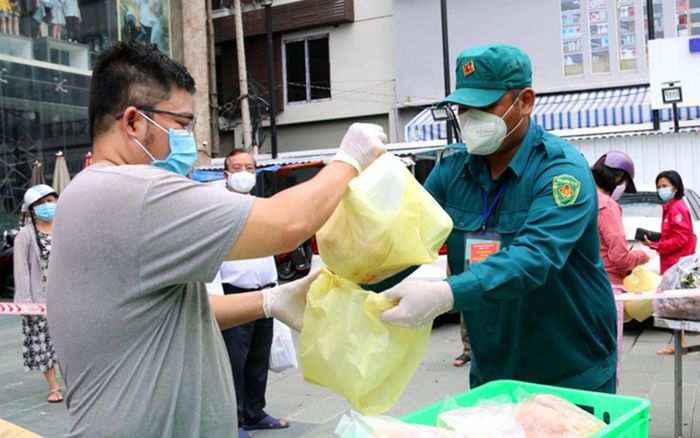 Từ 23/8, hình thức 'đi chợ hộ người dân' được thực hiện như thế nào?