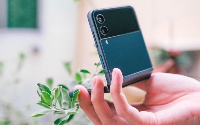 Đánh giá Galaxy Z Flip3 5G: Trải nghiệm ấn tượng qua từng lần gập mở!
