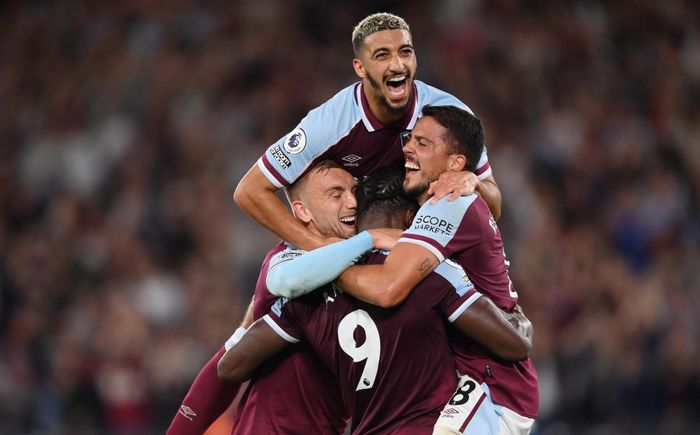 Bất ngờ đội bóng dẫn đầu Ngoại hạng Anh 2021/22