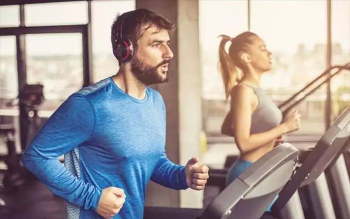 Vì sao nên ngưng tập thể dục sau khi tiêm vaccine Covid-19?