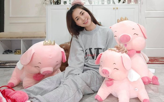 Nhận nuôi 100 trẻ em, Hòa Minzy không giấu sự vui mừng khi báo tin giữa mùa dịch