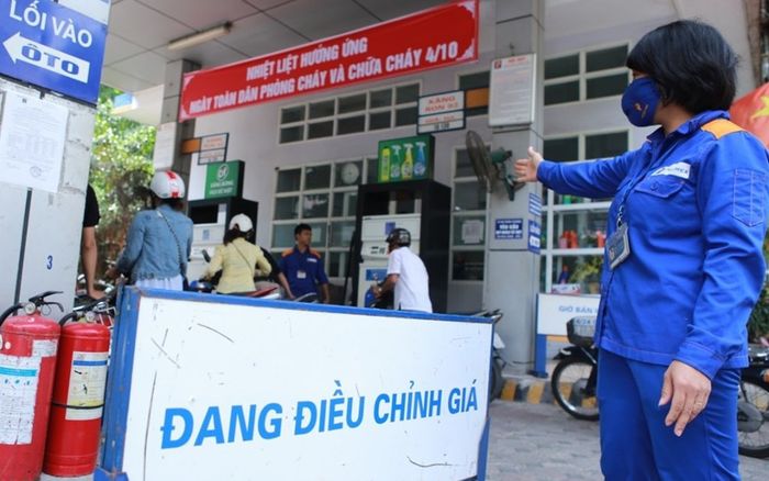 Từ 15h hôm nay (26/8), xăng dầu đồng loạt giảm giá