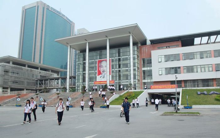 Gần 1.000 hồ sơ dự tuyển cạnh tranh 200 chỉ tiêu vào lớp 6 trường THPT Chuyên Hà Nội - Amsterdam