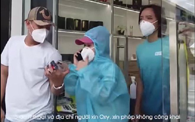 Một thanh niên đến tận nhà Việt Hương xin ô-xy cho cha bị bệnh nặng, nữ nghệ sĩ có phản ứng gây bất ngờ