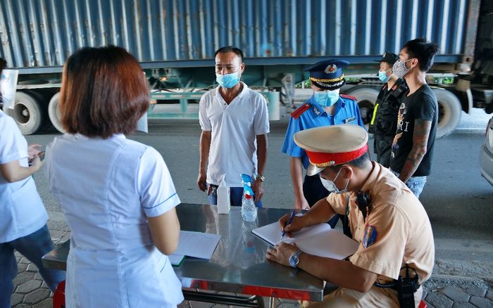 Bộ GTVT ban hành Công điện khẩn trong đêm: Đề nghị bỏ ngay 'giấy phép con' cản trở lưu thông