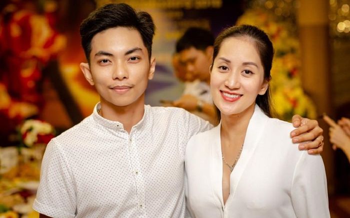 Khánh Thi livestream khóc lóc giữa khuya, netizen nghi vấn 'đã toang' với Phan Hiển?