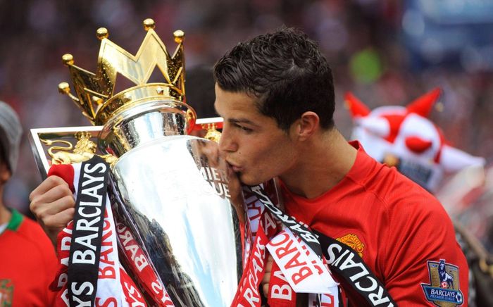Ronaldo: 'Dân chơi nửa mùa' hóa huyền thoại MU