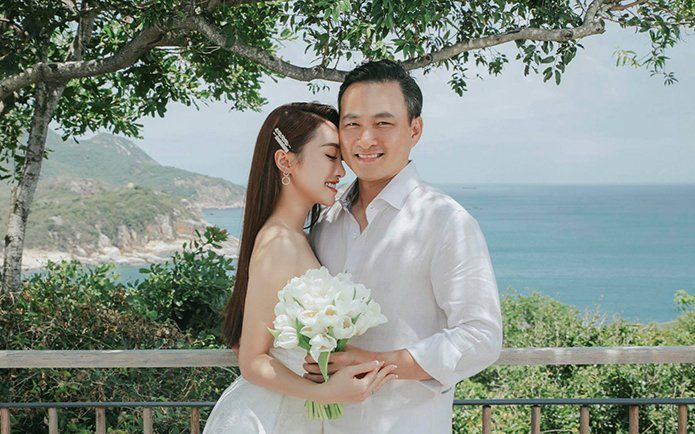 U50 nhưng Chi Bảo vẫn điển trai, phong độ trong bộ ảnh cưới chụp cùng bà xã kém 16 tuổi