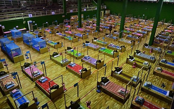 Cảnh sát Thái Lan đột kích bệnh viện dã chiến nghi có bệnh nhân Covid-19 dùng ma túy, quan hệ bừa bãi