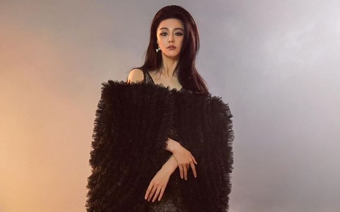 NTK Việt bán đấu giá váy Phạm Băng Băng được 500 triệu đồng mua máy thở chống dịch Covid