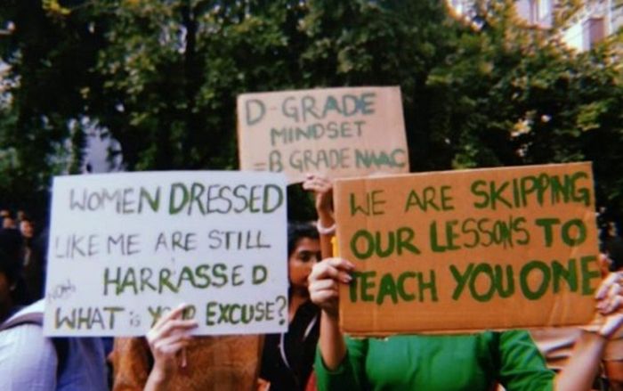 Trường Đại học Ấn Độ ra quy định ngược đời gây phẫn nộ sau vụ một nữ sinh bị cưỡng bức tập thể