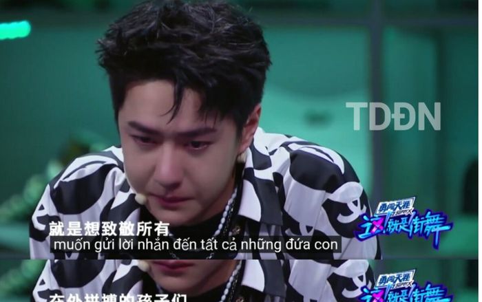 Street Dane of China 4: Vương Nhất Bác vì kí ức này mà rơi lệ khi xem thí sinh biểu diễn