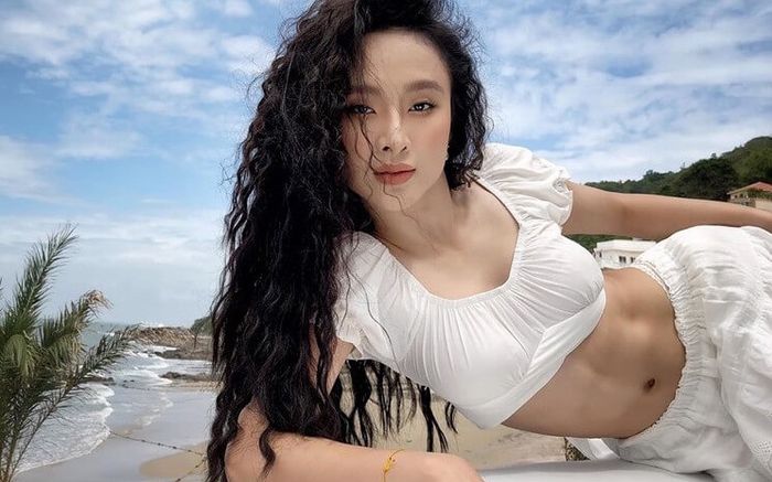 Angela Phương Trinh có 2 lần tỏ tình, xin làm người yêu của thủ môn Bùi Tiến Dũng