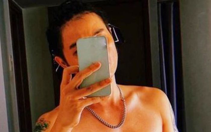 Một nam ca sĩ bị cấm livestream trên Facebook, netizen nghe qua lí do liền cười nghiêng ngả