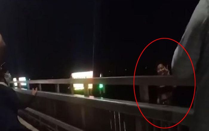Clip: Cô gái gieo mình xuống sông Hồng, ám ảnh nhất là hành động tạo dáng dễ thương và cái kết bất ngờ