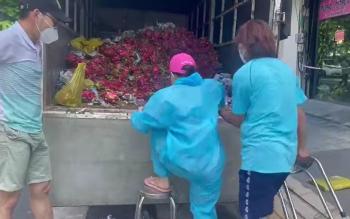 Việt Hương có hành động khiến khán giả 'vừa cười vừa thương'