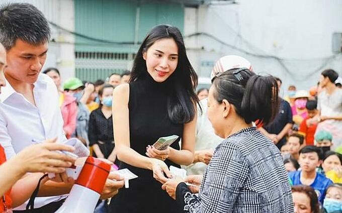 Giữa ồn ào sao kê, Thủy Tiên bị 'đào' lại phát ngôn: 'Cuộc đời chông gai còn không sợ, tuổi gì phải sợ'