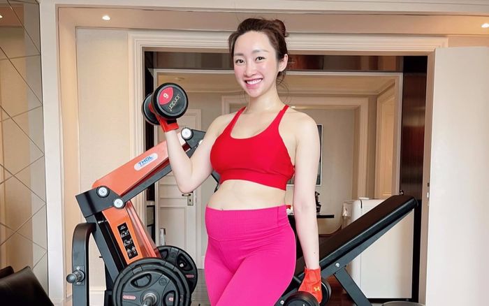 Vợ Chi Bảo lần đầu khoe ảnh 'bầu bí', dân tình xuýt xoa: Chuẩn bà bầu đẹp trẻ khỏe!