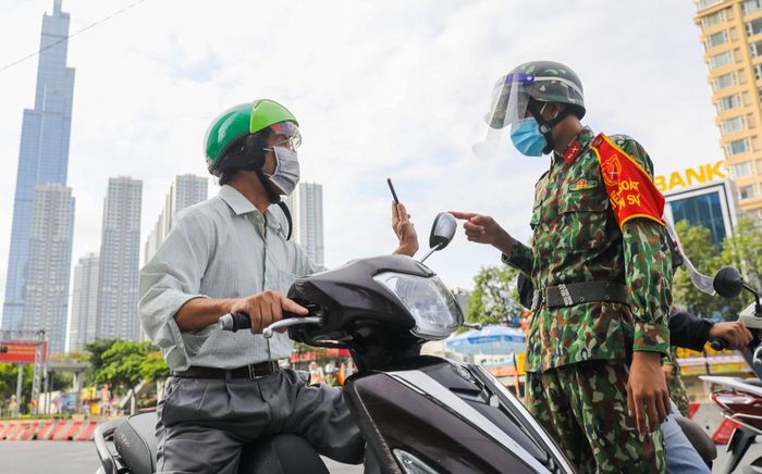 TP.HCM phát hiện 30 F0 và 2 trường hợp làm giả giấy đi đường qua khai báo y tế mã QR