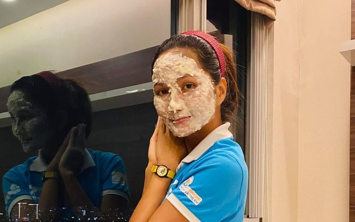 H'Hen Niê khiến fan hết hồn khi khoe ảnh đắp mặt nạ 'nham nhở' hài hước