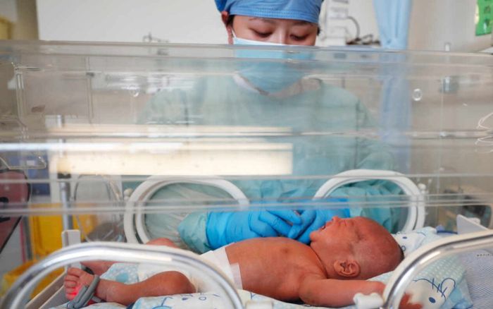 Thai phụ nhiễm Covid-19 sinh con nhưng em bé không hề cử động, điều kỳ diệu xảy ra khiến ai nấy xúc động