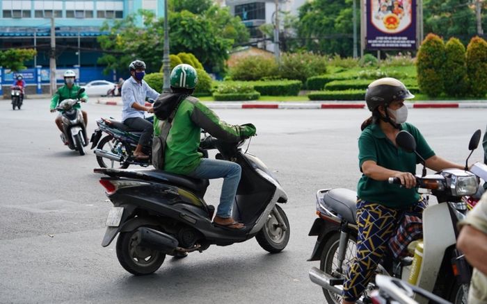 Khởi tố tổ phó chốt kiểm soát dịch hù dọa để 'làm tiền' shipper vi phạm