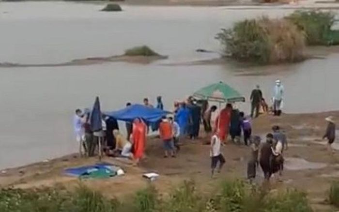 Quảng Ngãi: Đi cào hến, 3 người đuối nước thương tâm