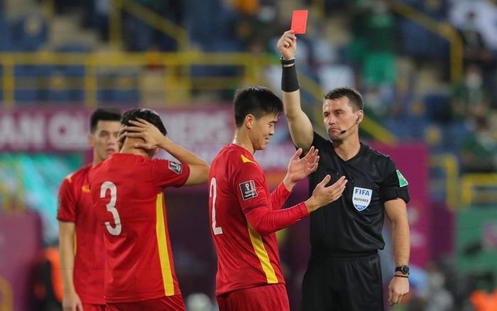 Thẻ đỏ cho Duy Mạnh và tranh cãi phạt đền của Saudi Arabia: Đừng thiếu fair play với trọng tài!