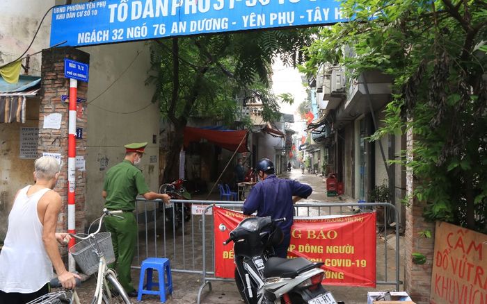 Hà Nội: Xuyên đêm xét nghiệm gần 700 mẫu sau khi người phụ nữ bán bún ốc ở Tây Hồ dương tính SARS-CoV-2