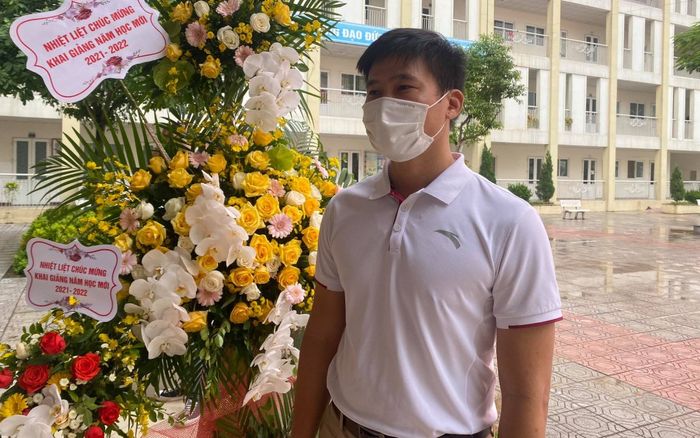 Phụ huynh học sinh tại lễ khai giảng ở Hà Nội: 'Lần đầu tiên tôi chứng kiến suốt từng đó năm đi học'