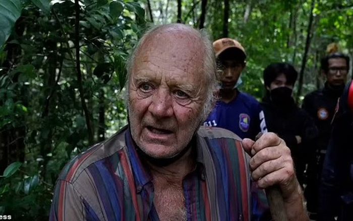 Mắc kẹt trong rừng không ăn suốt 3 ngày, người đàn ông sống sót bằng nước mưa