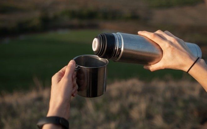 Chuyên gia khuyến cáo 3 loại đồ uống không nên đựng trong bình giữ nhiệt kẻo rước họa vào thân
