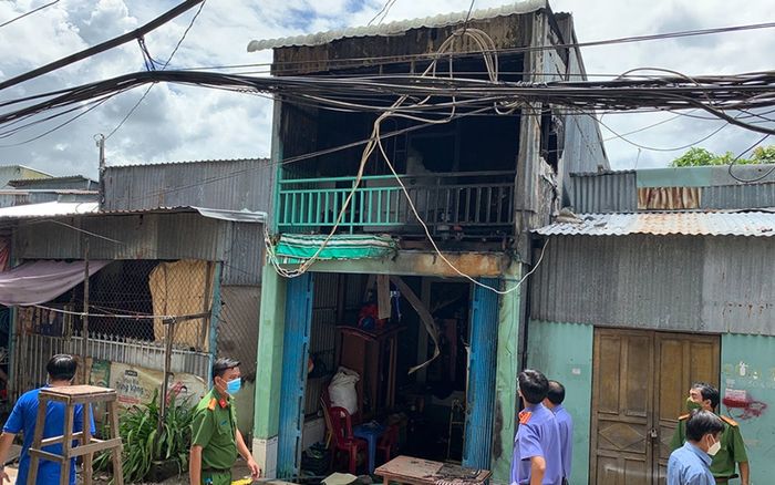 Truy tìm nghi phạm khóa cửa ngoài phóng hỏa giết người lúc rạng sáng do ghen tuông tình ái