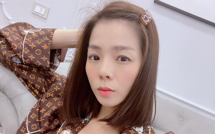 Lệ Quyên bất ngờ đăng đàn 'thanh lọc' Facebook, 'tiễn vong' cho sạch nhà sạch cửa