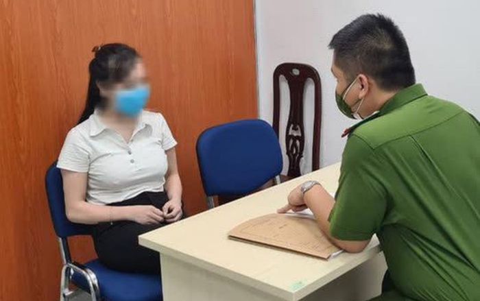 Bắt quả tang cô gái đang bán dâm giữa mùa dịch tại khách sạn May Flower trên phố cổ Hà Nội