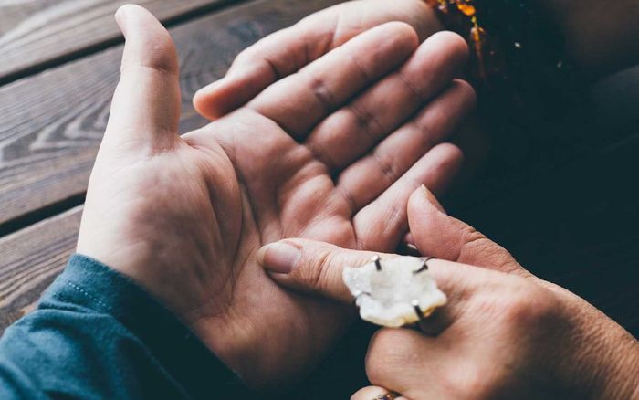 Ngửa bàn tay ra mà xem, ai có đặc điểm này ở bàn tay thì trời sinh tâm hồn ngây thơ, dễ bị lừa gạt