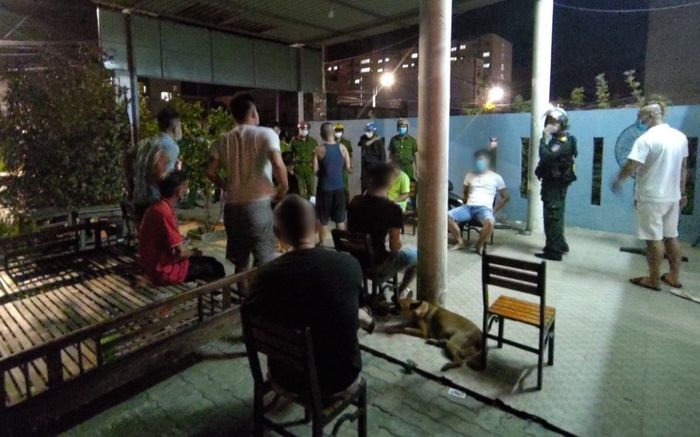 Đà Nẵng: Bắt quả tang nhóm người tụ tập hát karaoke, mở tiệc ma túy ăn mừng 'vùng xanh'