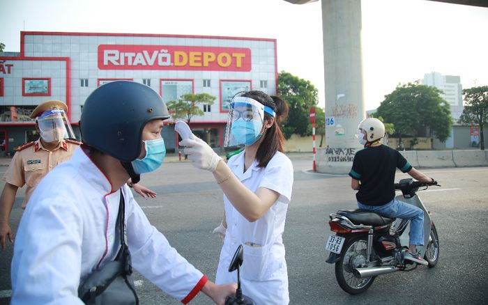 Thủ tướng chỉ đạo Bộ Quốc phòng và 10 tỉnh thành chuẩn bị sẵn sàng để hỗ trợ Hà Nội phòng, chống Covid-19