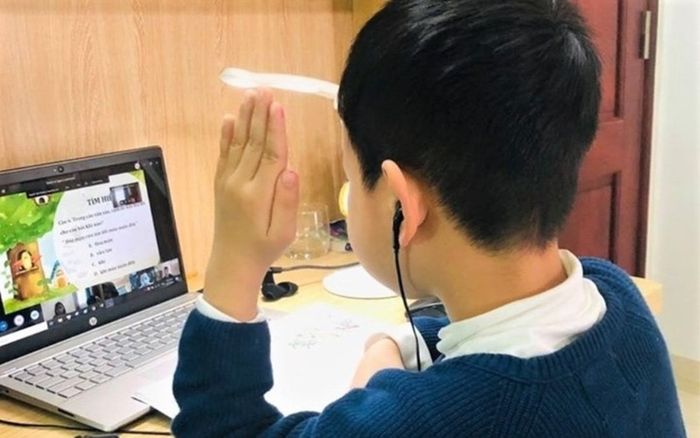 Đường truyền mạng liên tục bị gián đoạn khi học online, Bộ GD&ĐT 'cầu cứu' Bộ TT&TT